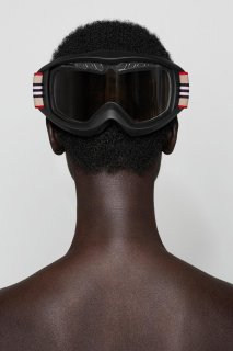 burberry-Icon-Stripe-ski-googles-capsule-collection-the-impression-001.jpg