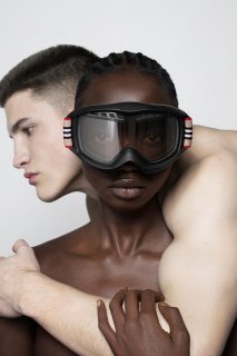 burberry-Icon-Stripe-ski-googles-capsule-collection-the-impression-004.jpg
