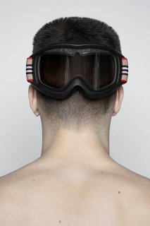 burberry-Icon-Stripe-ski-googles-capsule-collection-the-impression-006.jpg