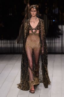 Alexander+McQueen+Fall+2016+-mVLQCGphfll.jpg