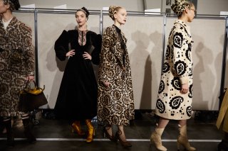Fendi+Fall+2020+Backstage+4cVpNmZhew3x.jpg