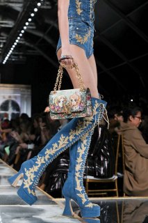 Moschino-RTW-FW20-Milan-3520-1582233335.jpg.beae6498bbc826c14600dd42e7430d47.jpg