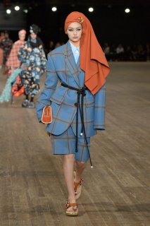Marc-Jacobs-Spring-2018-Collection-Runway-NYFW-New-York-Fashion-Week-Tom-Lorenzo-Site-1.jpg