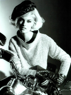 Chic_Raider_Demarchelier_Vogue_Italia_September_1991_10.png