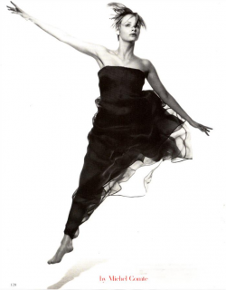Forme_Comte_Vogue_Italia_April_1994_01.png