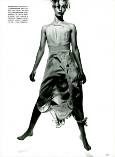 Forme_Comte_Vogue_Italia_April_1994_04.png