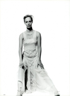 Forme_Comte_Vogue_Italia_April_1994_05.png