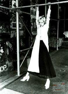 von_Unwerth_Vogue_Italia_April_1994_02.png