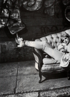 von_Unwerth_Vogue_Italia_April_1994_03.png
