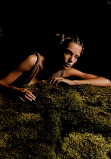 Sorrenti_Vogue_Italia_February_2005_12.png