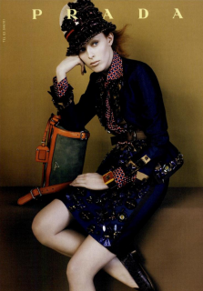 Meisel_Prada_Spring_Summer_2005_04.png