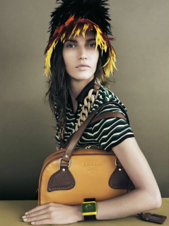 Meisel_Prada_Spring_Summer_2005_05.png