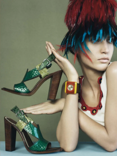 Meisel_Prada_Spring_Summer_2005_08.png