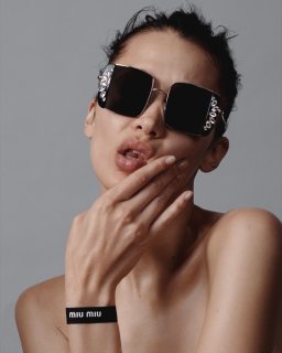 Miu-Miu-Eyewear-Spring-Summer-2020-Campaign03.jpg