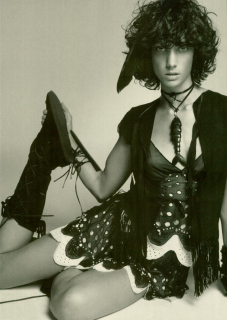 Saikusa_Vogue_Italia_May_2004_05.png