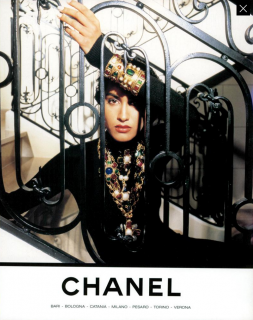 Lagerfeld_Chanel_Fall_Winter_90_91_02.png