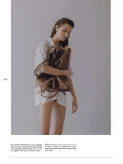 L'Officiel Italia N°33 - Summer 2020-162 拷貝.jpg