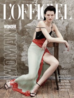 L'Officiel Italia N°33 - Summer 2020-5 拷貝.jpg