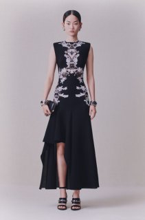 Alexander-McQueen-pre-fall-20-5445-1578994141.jpg