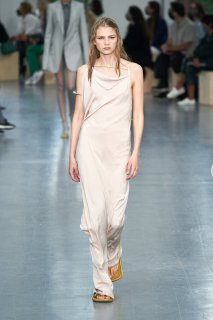 Deirdre Firinne SportMax Spring 2021 RTW MFW 1.jpg