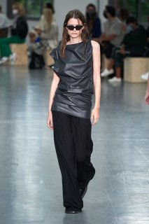 Louis Robert Sportmax Spring 2021 RTW MFW 1.jpg