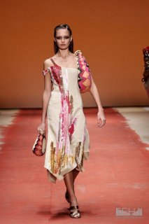 2048212_europeana_fashion_laura_biagiotti_ss05_086.jpg