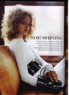 1291367237_VogueUK(April2006)-TheShining-001.jpg.0f8c78328e6cd8bf384713f661c22ddc.jpg