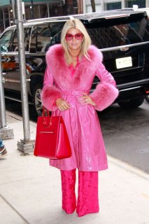 Jessica-Simpson-in-Pink-Outfit-at-BuzzFeed-in-New-York-13.jpg