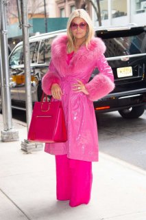 Jessica-Simpson-in-Pink-Outfit-at-BuzzFeed-in-New-York-06.jpg