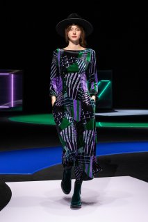 Lauren de Graaf Emporio Armani Fall 2021 RTW MFW 2.jpg