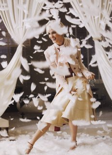 KristinaChrastekova_Wallpaper0403phMelvinSokolsky_LetTheRainCome_02..jpg
