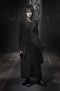 00015-Yohji-Yamamoto-Fall-21-credit-Takay.jpg