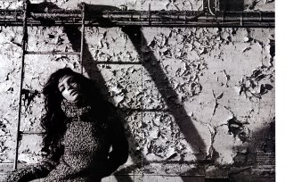 19544_MariaCarlaBoscono_SamHaskins_VogueN_Oct2002_06_442lo.jpg