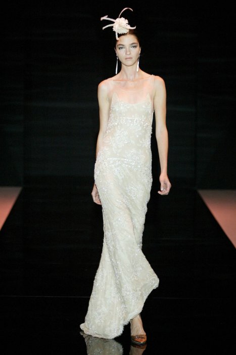 armani-prive-fall-2005-couture-00440h-mariacarla-boscono.jpg
