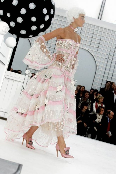 chanel-dresses-255724-1524616052911-main.600x0c.jpg