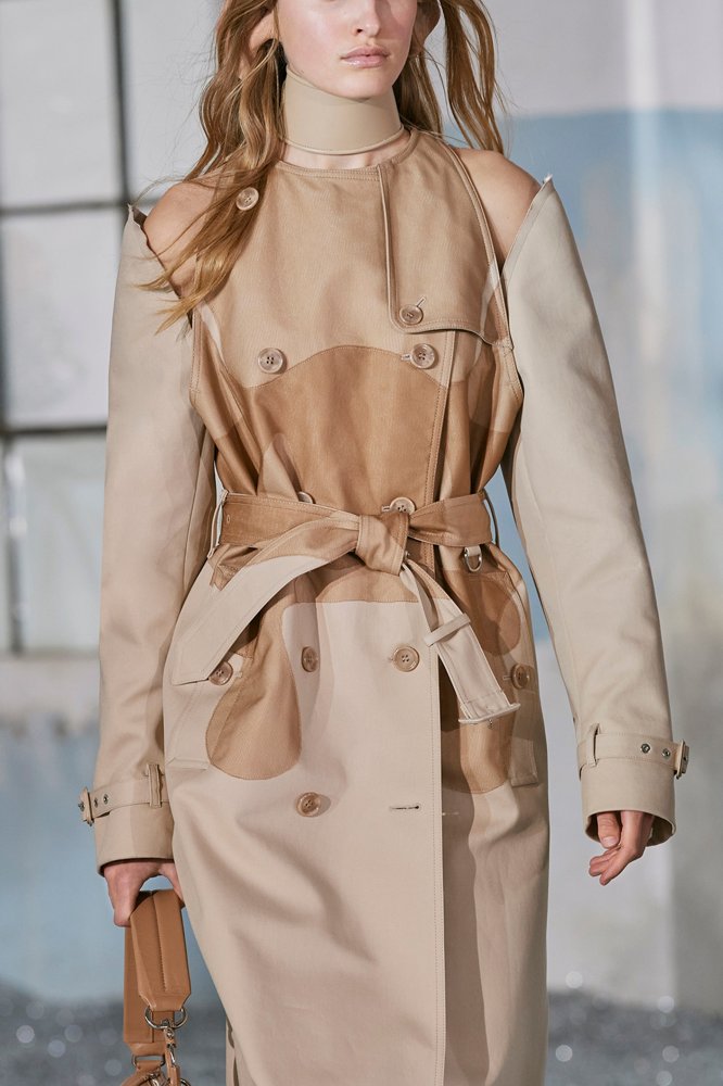 fe 00011b-Burberry-Spring-2022-DETAILS-RTW-London-credit-Burberry.jpg