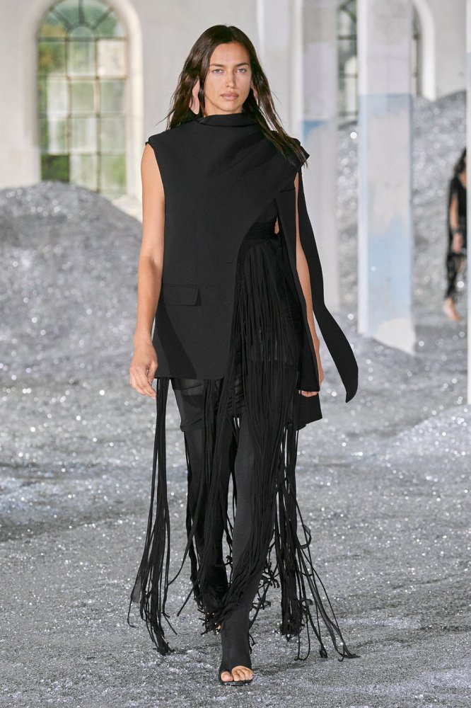 00047-Burberry-Spring-2022-RTW-London-credit-Burberry.jpg