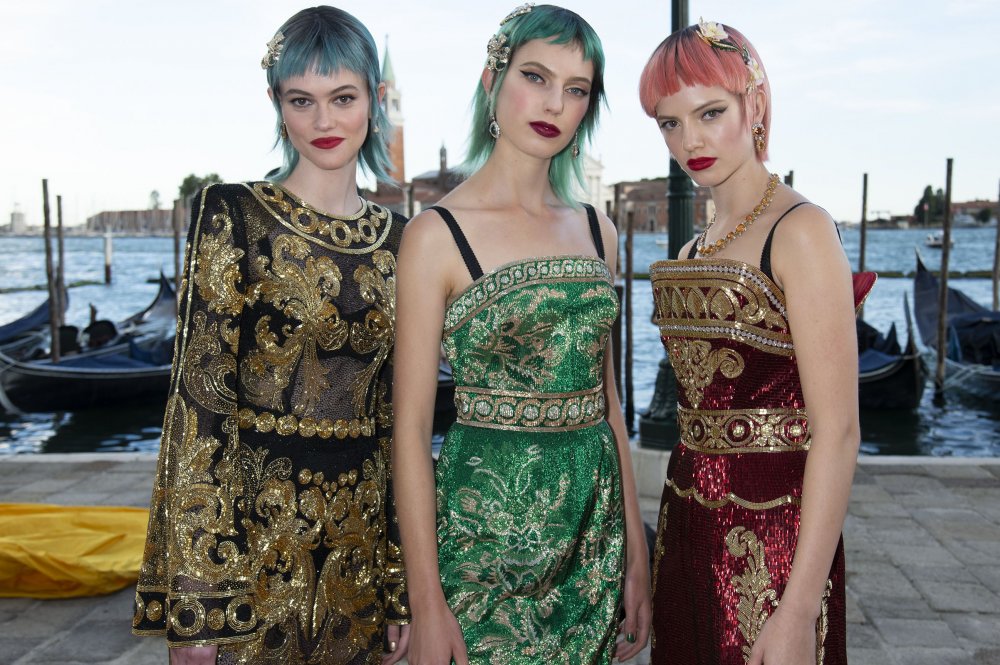 dolce-gabbana-altamoda-venezia2021-backstage-lever-39-1630341155-2 拷貝.jpg