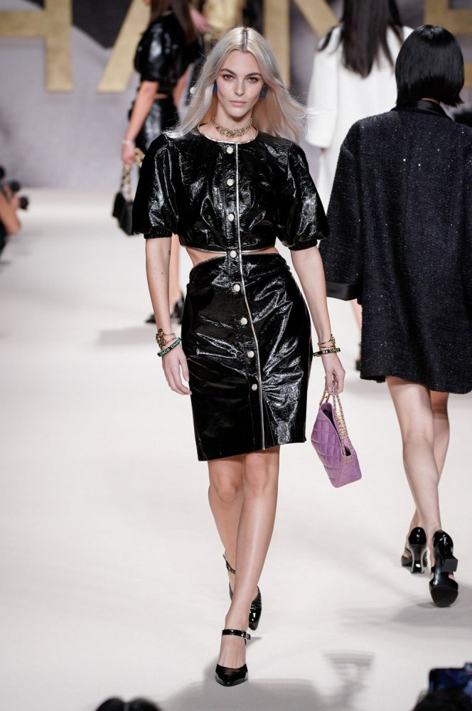 Vittoria Ceretti Chanel Spring 2022 RTW PFW 1.jpg