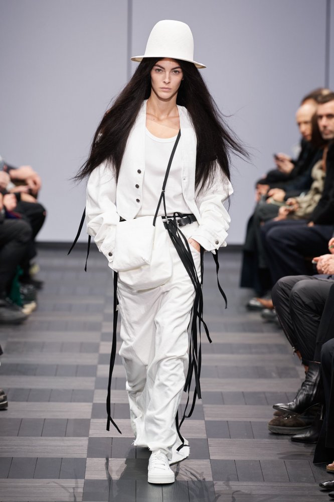 Vittoria Ceretti Ann Demeulemeester Spring 2022 RTW PFW 1.jpg