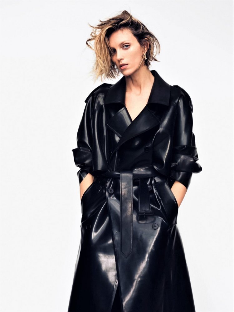 Anja-Rubik-by-Nathaniel-Goldberg-HTSI-December-4-2021+(9).jpg