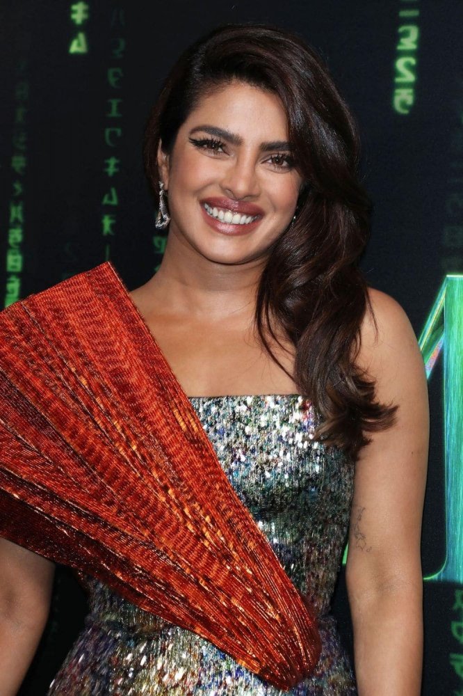 priyanka chopra in strapless gown at the matrix resurrections san francisco premiere 4.jpg