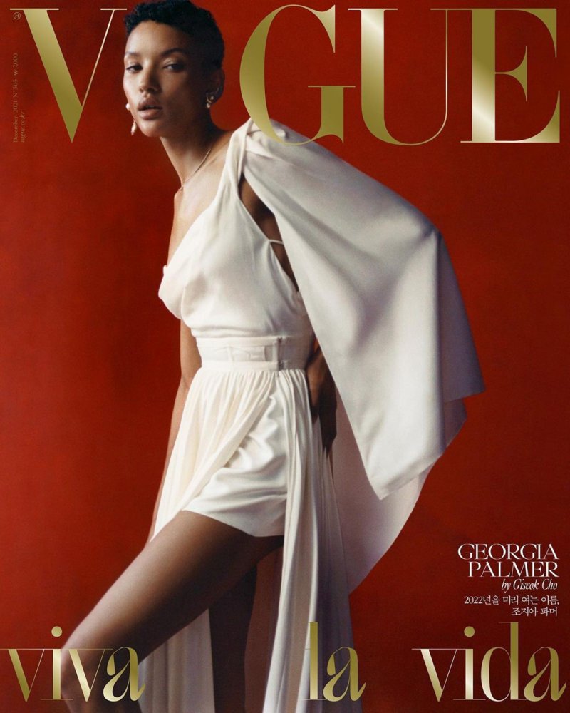 Vogue-Korea-December-2021-covers-by-Cho-Giseok-2.jpg