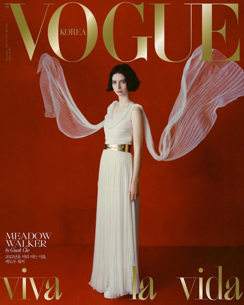 Vogue-Korea-December-2021-covers-by-Cho-Giseok-4.jpg