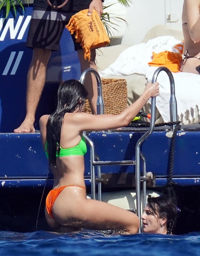 dua-lipa-sexy-hot-bikini-body-in-st-barts-after-anwar-hadid-split-2021-19.jpg