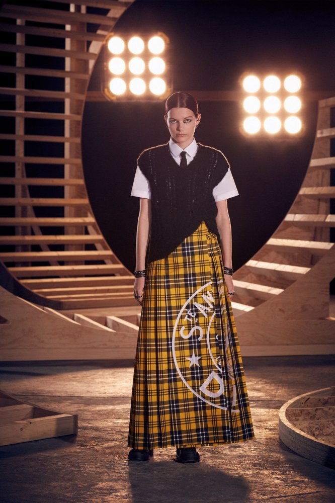 Louise Robert Christian Dior Pre Fall 2022 1.jpg