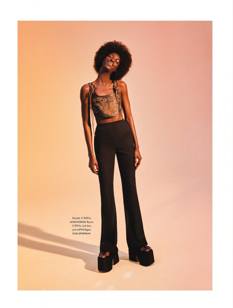ELLE - SE 022022_downmagaz.net-88 拷貝.jpg