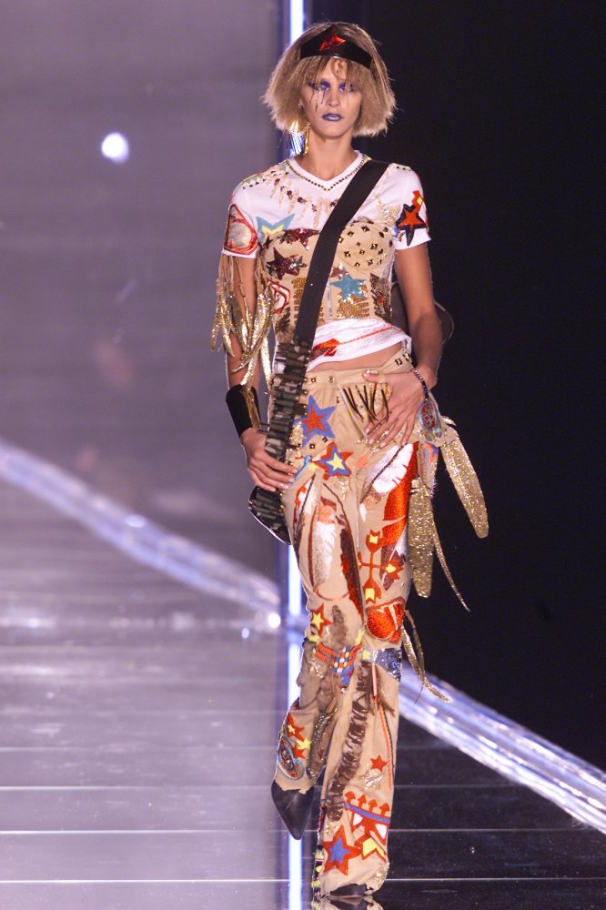 christian-dior-spring-2001-couture-022-carmen-kass.jpeg