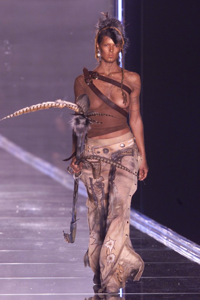 christian-dior-spring-2001-couture-030-eleonora-bose.jpeg
