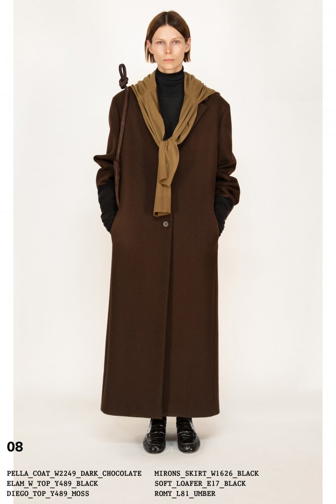 00008-The-Row-Fall-2022-New-York-credit-brand.jpeg